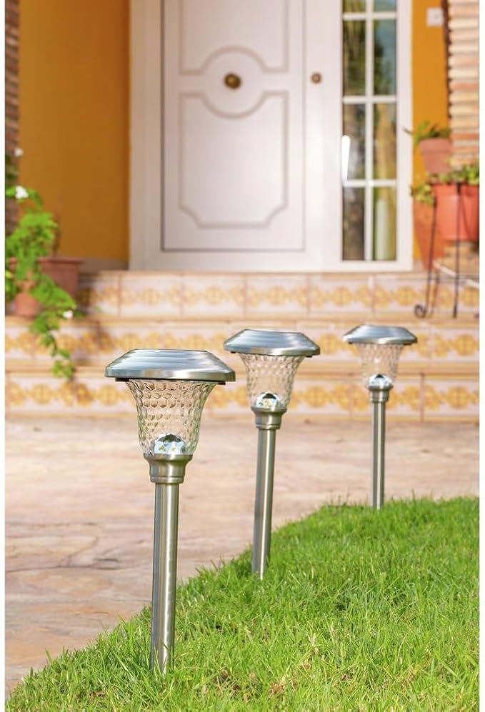 BLACK+DECKER Solar-Powered Outdoor Path Light - Image 7