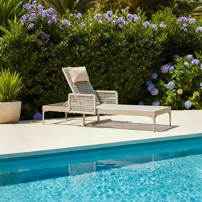 PURPLE LEAF 1 Piece Outdoor Chaise Lounge Rattan Wicker Lounger by PURPLELEAF